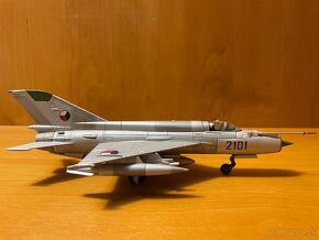 Mig-21 - model letadla 1:72 - 3