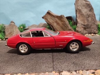 prodám model 1:18 ferrari 365GTB/4 Daytona - 3