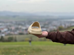 ADIDAS yeezy slide „desert sand” - 3