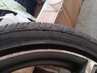 245/40 R19 - 3