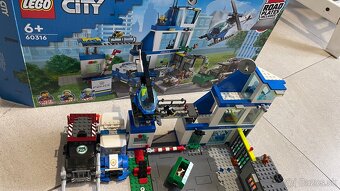 Lego city 60316 - 3