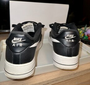 NIKE Air Force - 3