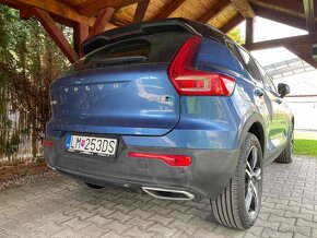 Volvo XC40 AWD D3 8AT R-DESIGN - 3