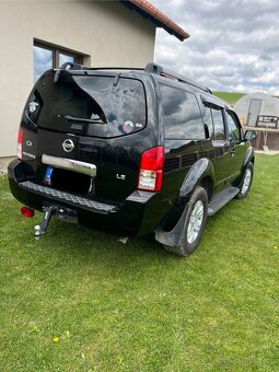 Nissan Pathfinder LE V6 4.0 - 3