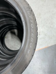 Predám zimné pneu Pirelli Winter 240 SottoZero 2 245/40 r19 - 3