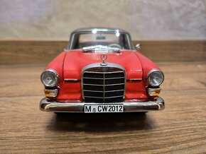 Mercedes Benz W110 200D 1:18 Norev - 3