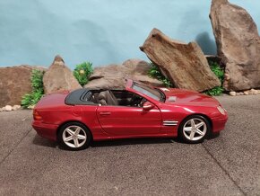 Prodám model 1:18 Mercedes Benz SL 500 2001 - 3