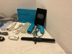 Nintendo Wii konzole - 2 ovladače - 300G HDD plný her - 3