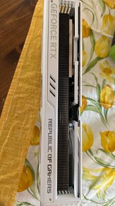 Rtx 4090 asus strix oc white - 3