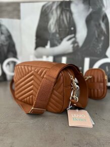 Krásna crossbody kabelka značky LIU JO s príručnou taštičkou - 3