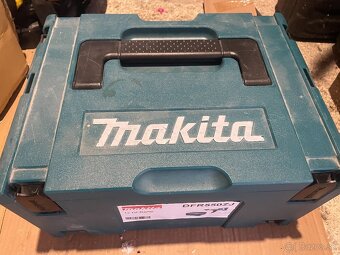 MAKITA DFR550RFE Akumulátorový skrutkovač s automatickým zás - 3