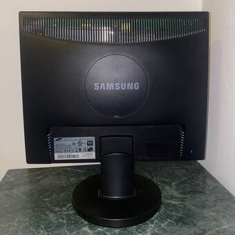 Monitor Samsung 943N - 3