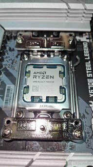 Predám AMD Ryzen 7 7800X3D - 3