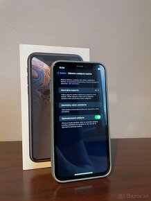 Apple iPhone XR 64GB - 3