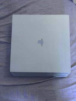 Mám na predaj ps4 pro 1Tb - 3