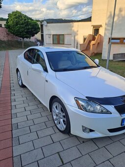 Lexus IS 250 V6 - 3