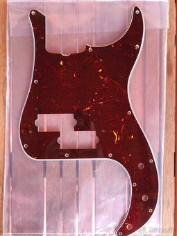 Fender Pure Vintage 63 Pickguard - Brown Tortoise Shell - 3