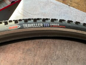 Predam 2 ks pneu na bicykel CST Traveller 28" x 1,6 - 3