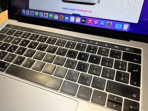 Apple Macbook Pro (13-inch, 2016, Touchbar) - 3