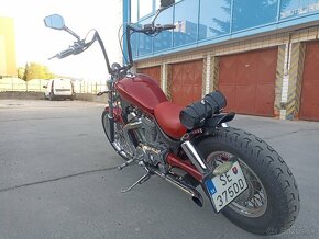 Suzuki intruder vs 800 bobber - 3