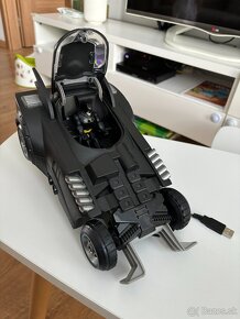 Auto na ovladanie RC Batmobil s figúrkou a katapultom - 3