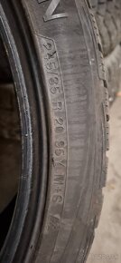 245/35R20 - 3