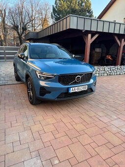 Predám Volvo XC40 B4 Plus Dark AWD - 3