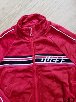 Guess cerveno cierno ruzova logovana mikina a crop top - 3