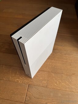 Xbox One S - 3