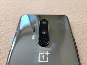 Oneplus 8 Pro.  8gb+3gb/128gb.  Šedá metalíza. - 3