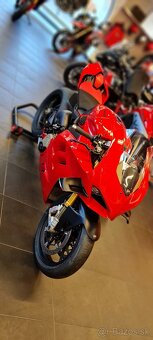 Ducati Panigale v4s 2024 - 3