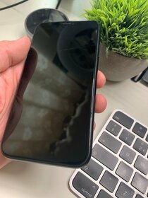 Predám iPhone XR Black 64GB - 3