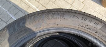 Predám 4 kusy letných pneu Michelin Primacy 4 235/50 R19 - 3