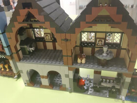 LEGO 10193 - seria Castle - Stredoveka dedina s trhom - 3