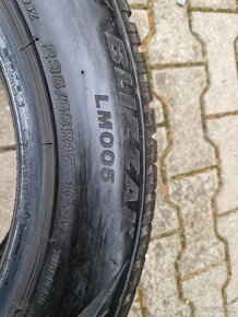 Bridgestone Blizzak 235/55 R17 - 3