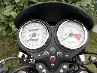 TRIUMPH THRUXTON 900 EFI - 3