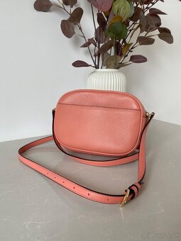 Michael Kors kožená crossbody kabelka - 3