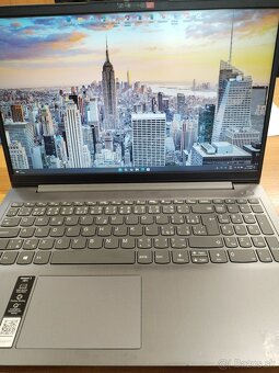 Predám notebook Lenovo IP3 - 3