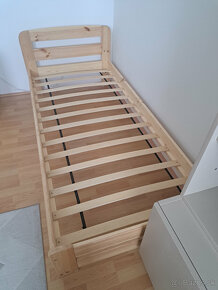 Takmer nová borovicová posteľ - 3