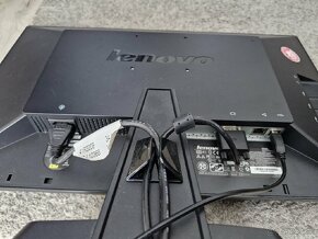 Monitor Lenovo (VESA, USB hub, ethernet) - 3