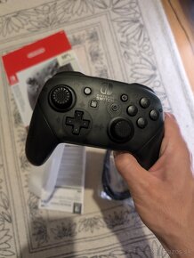 Nintendo Switch Pro Controller - 3