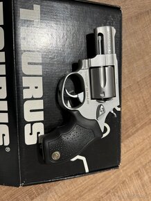 Revolver Taurus Ultra Lite 38 Special - 3