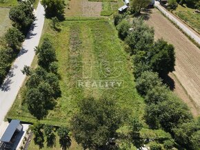 Veľký slnečný pozemok v Lieskove - 1142m2 - 3