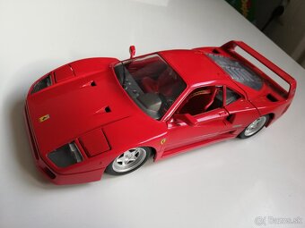 1:18 FERRARI F40 vyklapacie svetla - 3