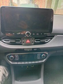 Hyundai i30 Fastback.FAMILY SMART NAVI 1,5T-GDI iMT6 - 3