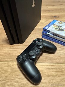 predam playstation 4 pro v čiernom prevedení vo verzii 1TB v - 3