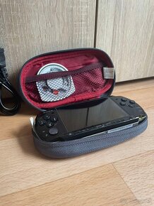 PSP 3004 (funkčné ale na diely) + Assassins Creed - 3