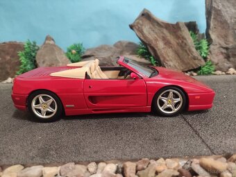 prodám model 1:18 ferrari F355 spider - 3