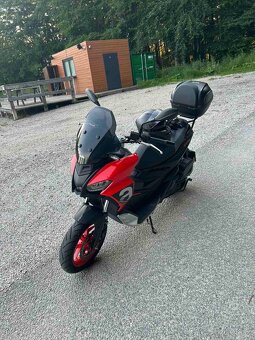 Aprilia SR GT125 - 3