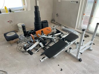 Set - posilňovacia veža + bench press + závažia - 3